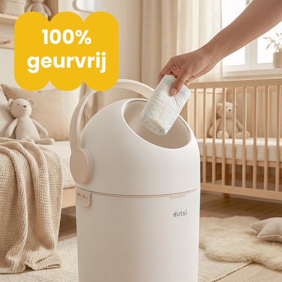 Luier wordt in de Dutsi luieremmer gedaan, met geurvrij afsluitsysteem